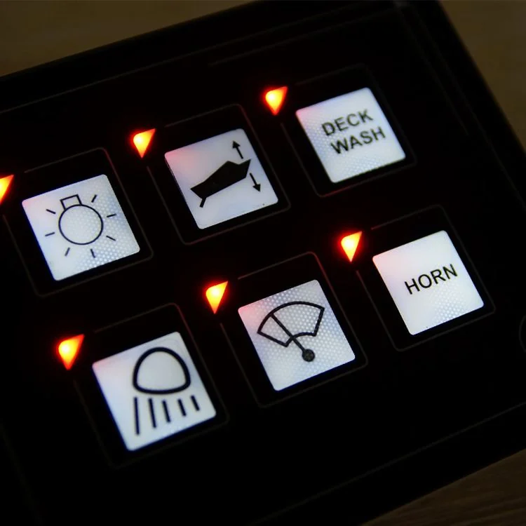 Panel de membrana para embarcaciones con símbolos retroiluminados e indicadores rojos de estado