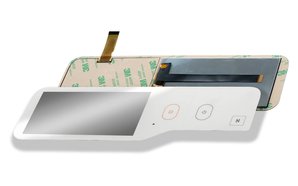Conjunto frontal HMI capacitivo con panel frontal, módulo de pantalla, capas adhesivas e interconexiones flexibles