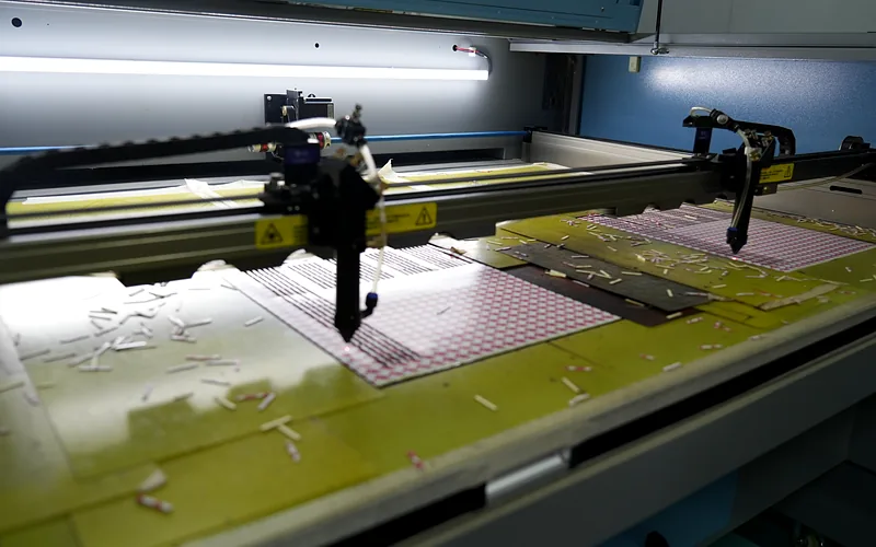 Équipement de production utilisé après la publication des décisions relatives aux fichiers graphiques et aux prototypes
