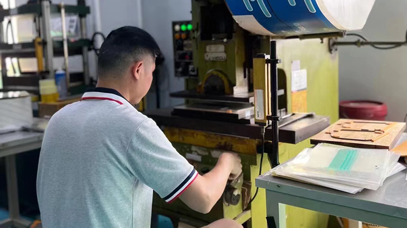 JASPER compression molding process for keypad sample production